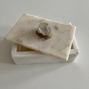 Marble and agate jewelry box or decorative box